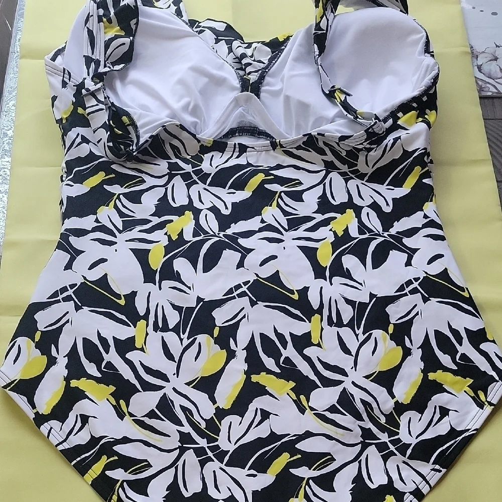 DKNY  Women Floral  Piece Swimsuit - Black, White, Yellow Size XL